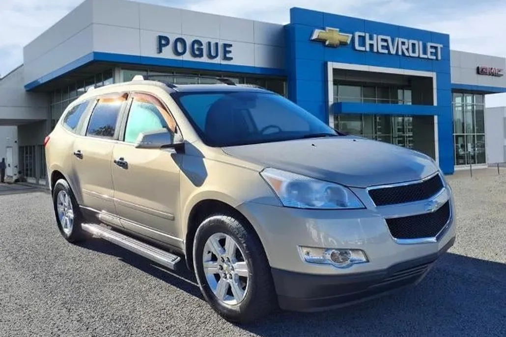 2011 Chevrolet Traverse 2LT photo 1