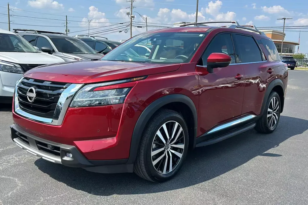 2024 Nissan Pathfinder Platinum photo 1