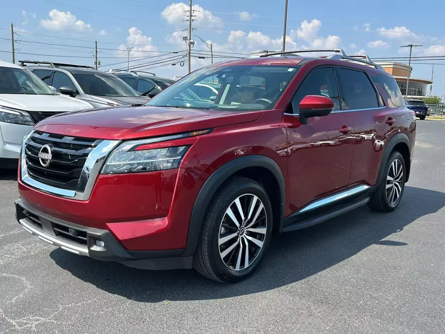 2024 Nissan Pathfinder Platinum photo 1