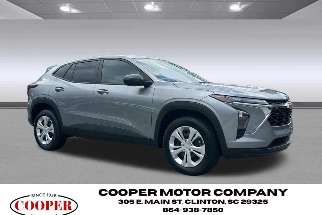 2025 Chevrolet Trax LS photo 1