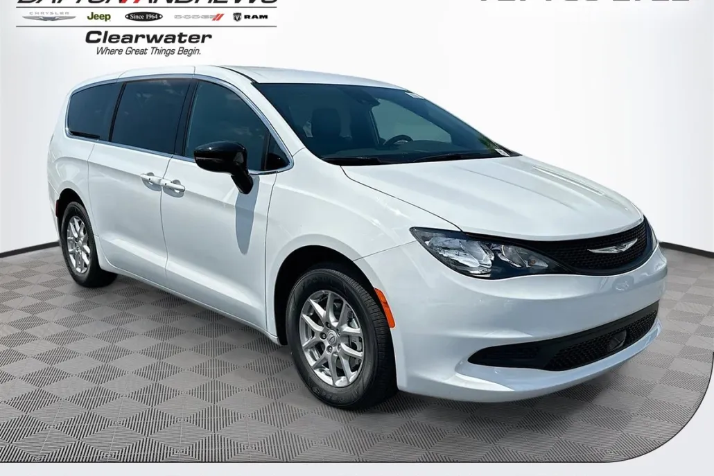 2026 Chrysler Voyager LX photo 1