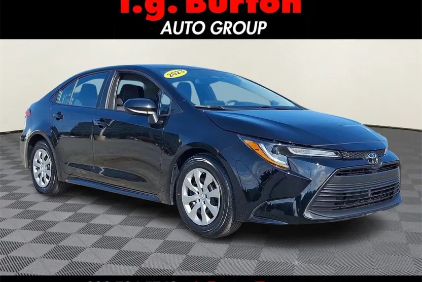 2023 Toyota Corolla LE photo 1