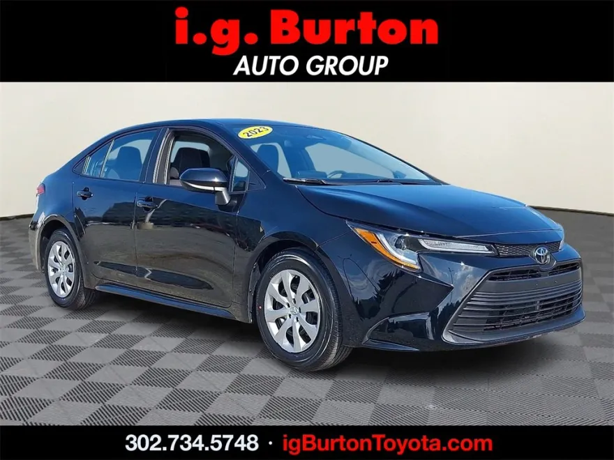 2023 Toyota Corolla LE photo 1