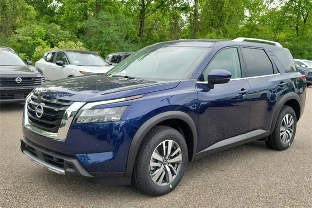 2025 Nissan Pathfinder SL photo 1