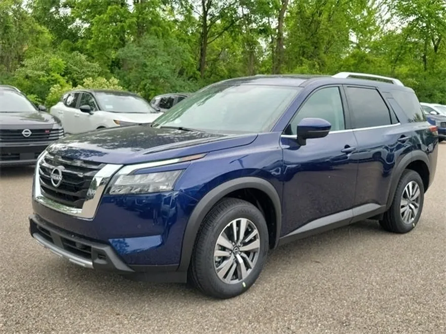2025 Nissan Pathfinder SL photo 1