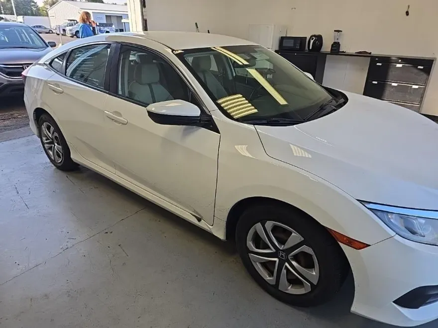 2017 Honda Civic LX photo 1