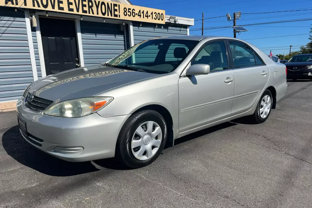 2003 Toyota Camry LE photo 1