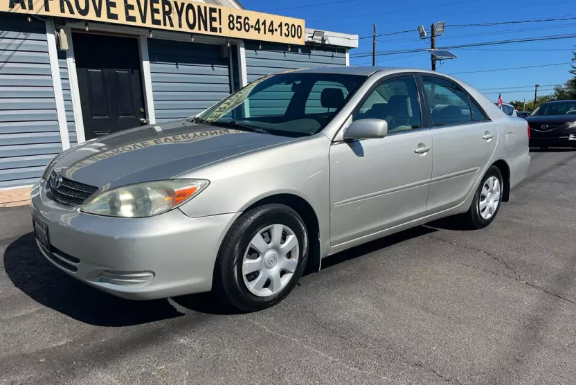2003 Toyota Camry LE photo 1