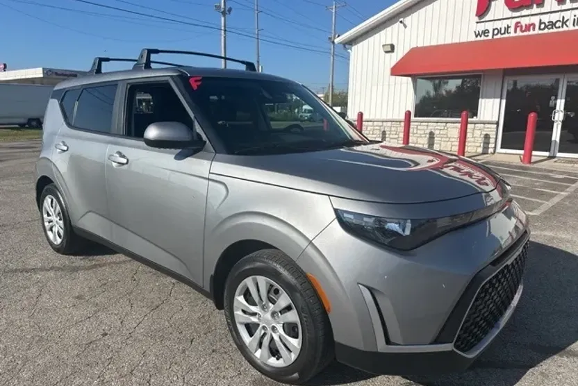 2023 Kia Soul LX photo 1