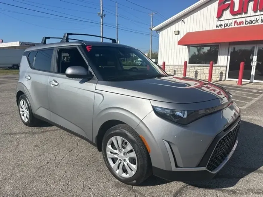 2023 Kia Soul LX photo 1