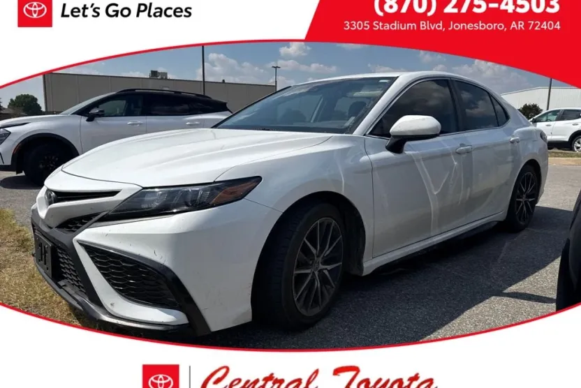 2021 Toyota Camry SE photo 1