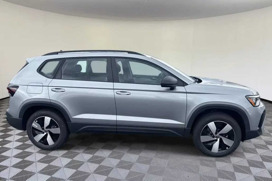 2025 Volkswagen Taos S photo 1