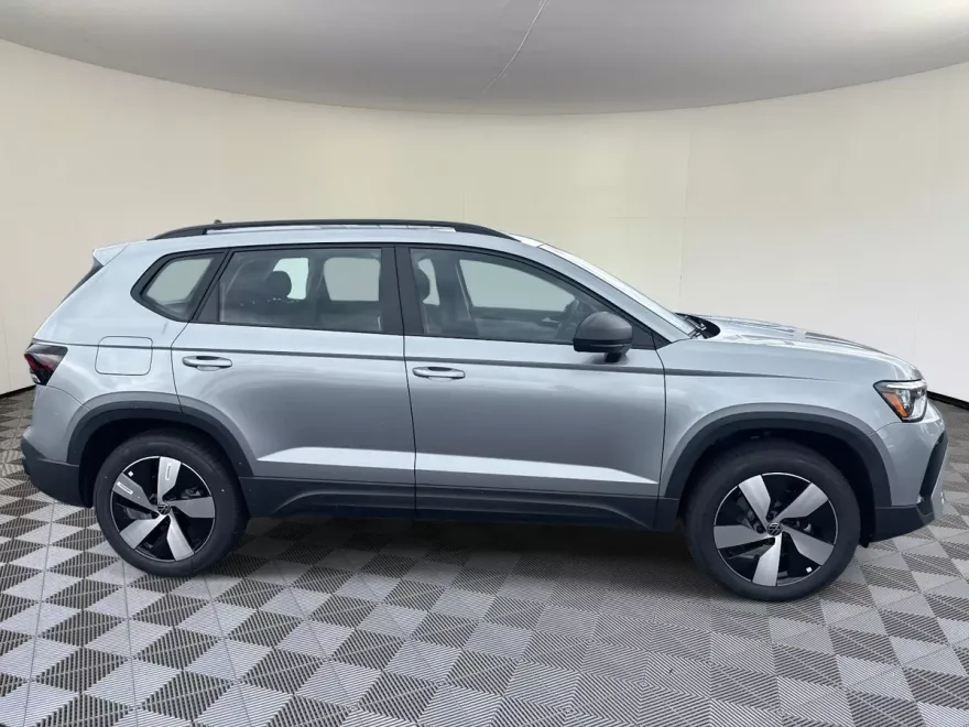 2025 Volkswagen Taos S photo 1