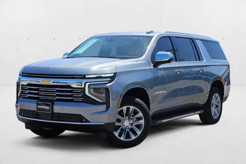 2025 Chevrolet Suburban Premier photo 1