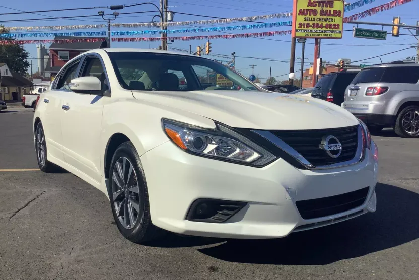 2016 Nissan Altima SV photo 1