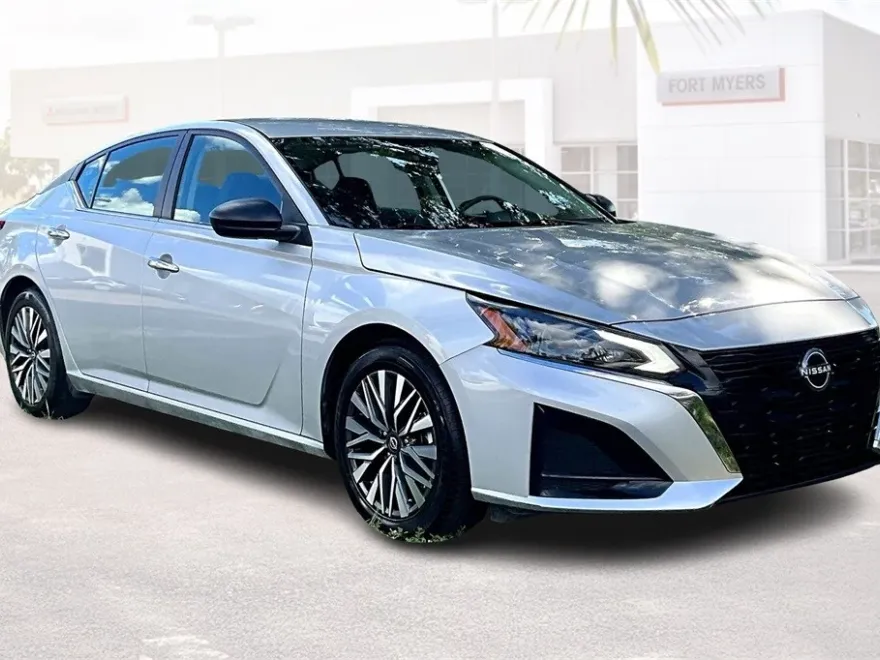 2024 Nissan Altima 2.5 SV photo 1