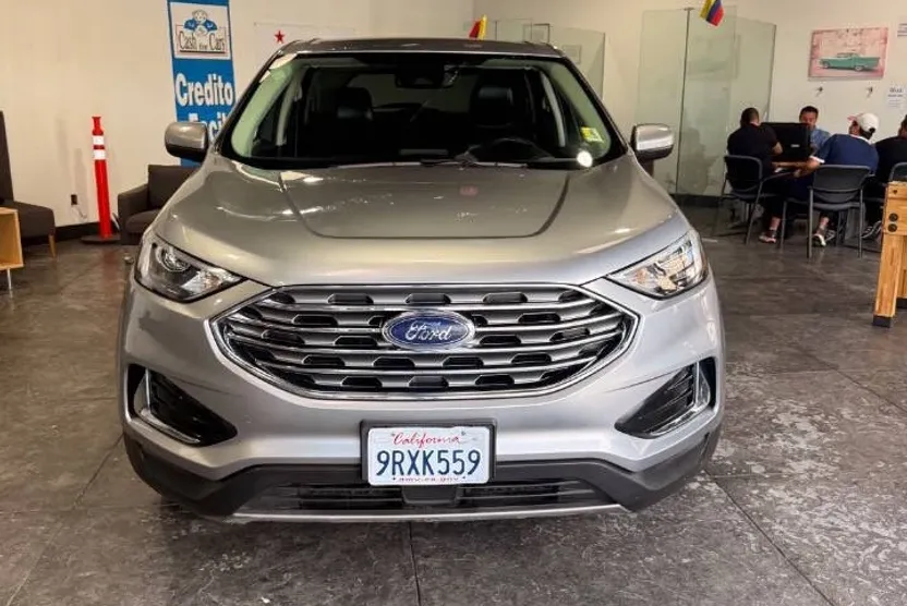 2022 Ford Edge SEL photo 1