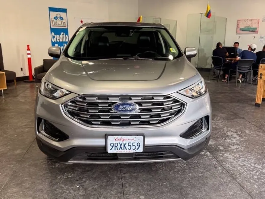 2022 Ford Edge SEL photo 1