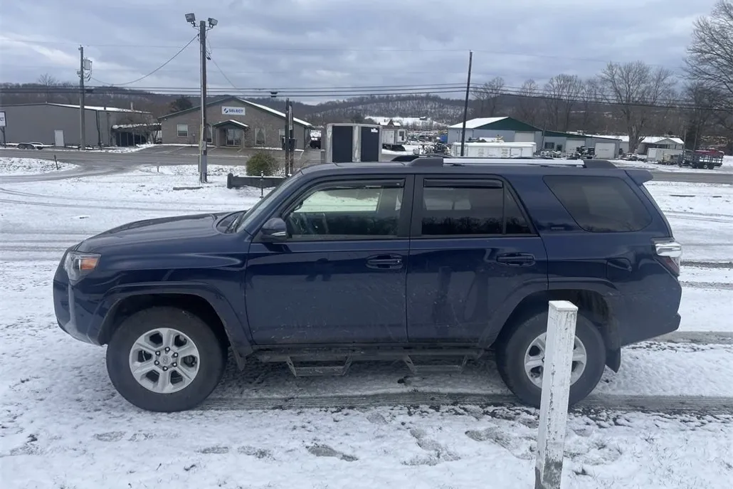 2023 Toyota 4Runner SR5 Premium photo 1