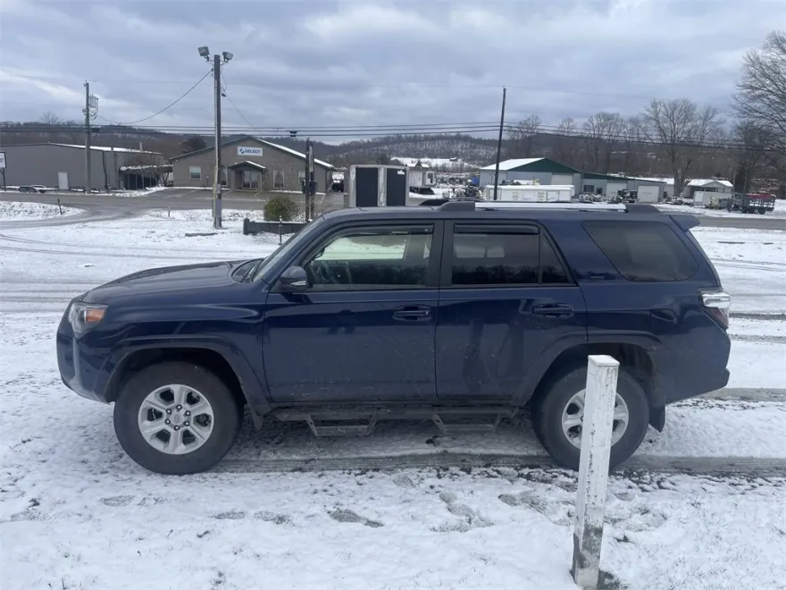 2023 Toyota 4Runner SR5 Premium photo 1