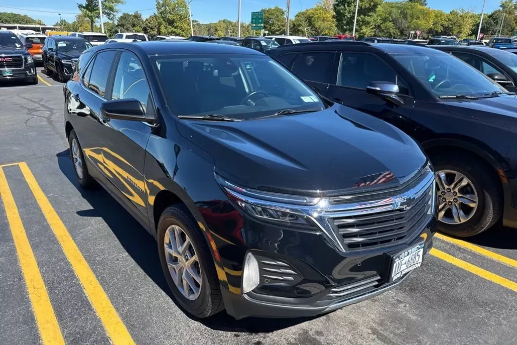 2023 Chevrolet Equinox LT photo 1