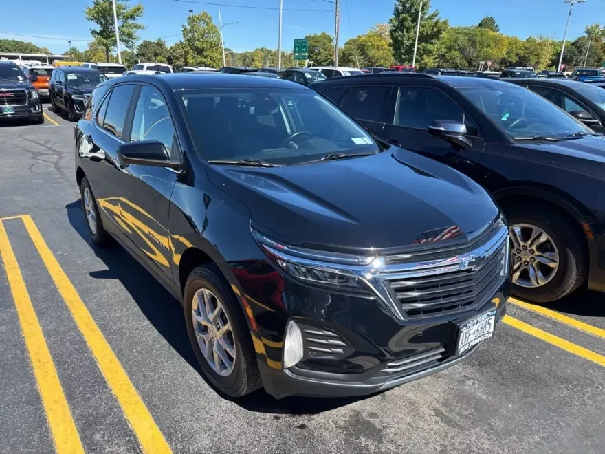 2023 Chevrolet Equinox LT photo 1