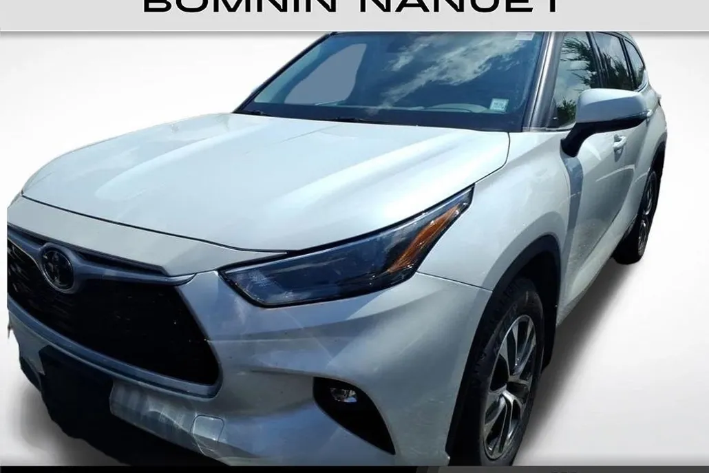 2022 Toyota Highlander XLE photo 1