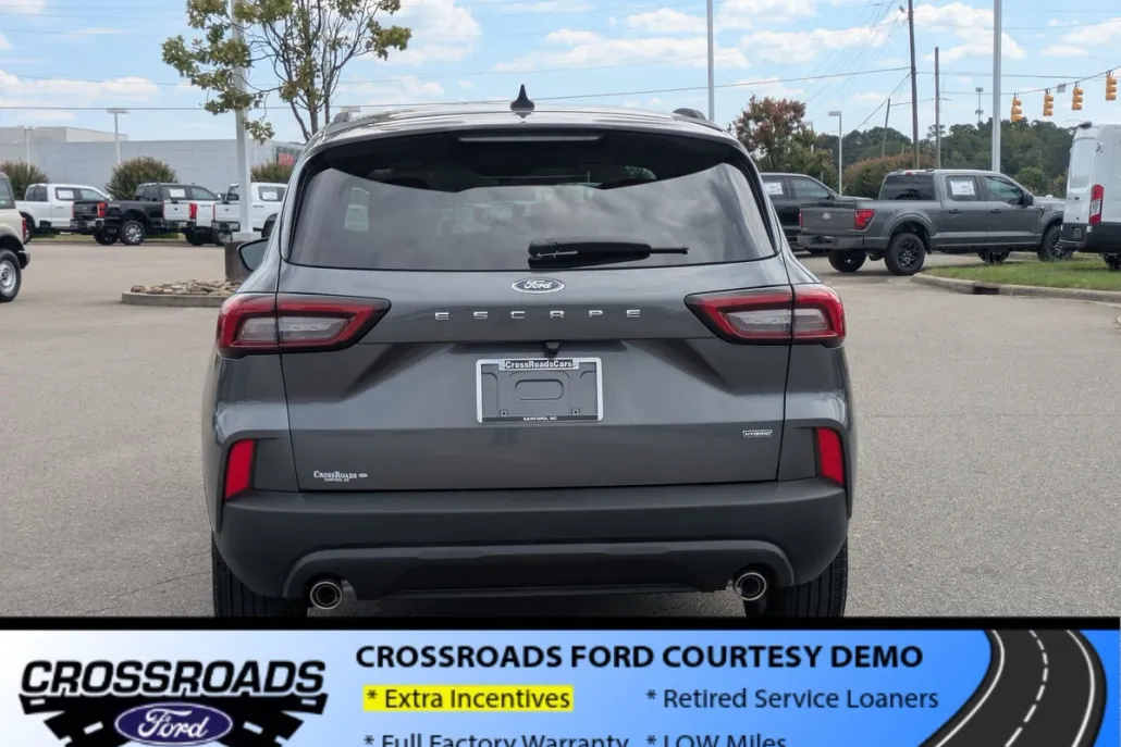 2025 Ford Escape ST-Line photo 1