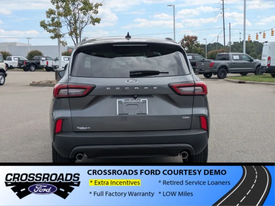 2025 Ford Escape ST-Line photo 1