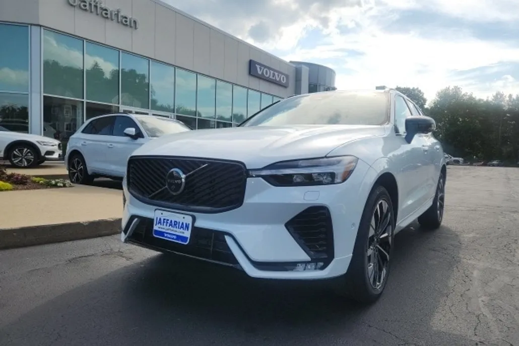 2026 Volvo XC60 B5 Plus photo 1
