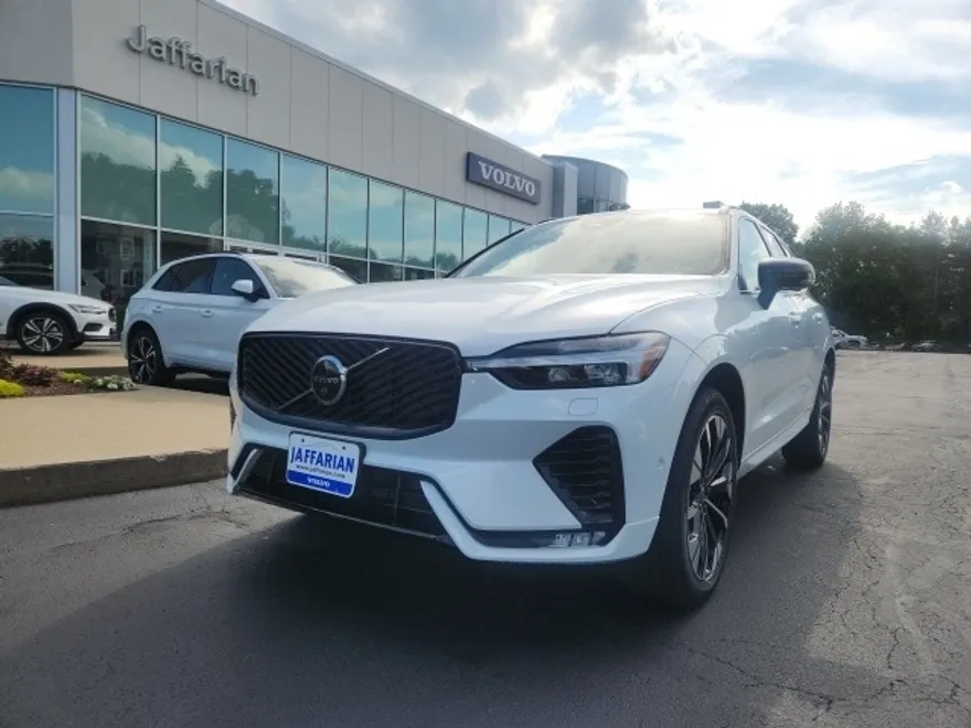 2026 Volvo XC60 B5 Plus photo 1