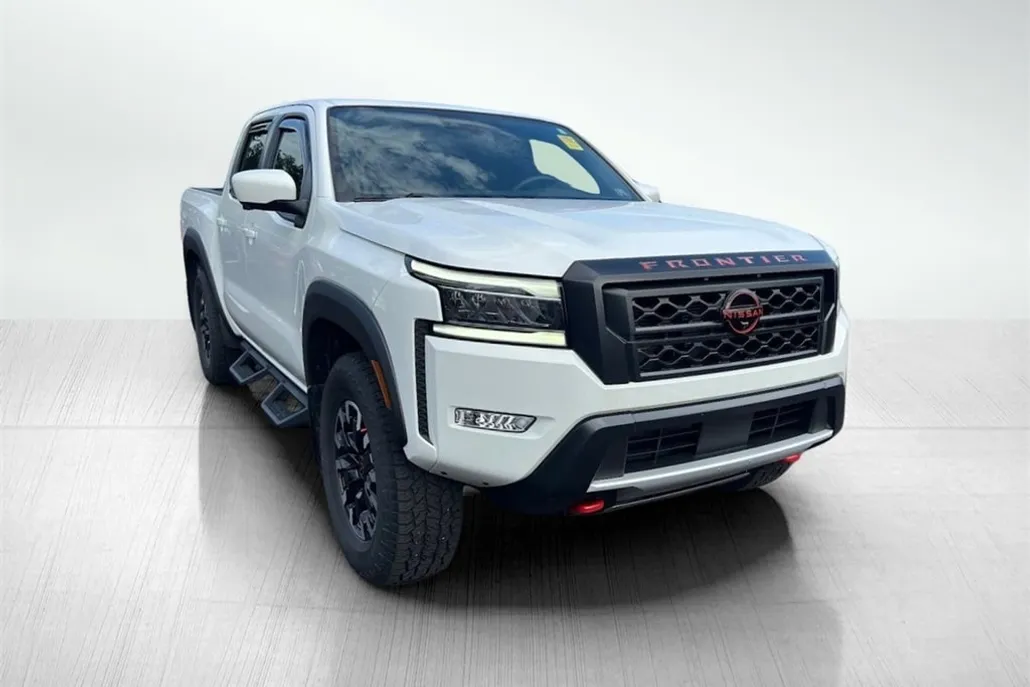 2023 Nissan Frontier PRO-4X photo 1
