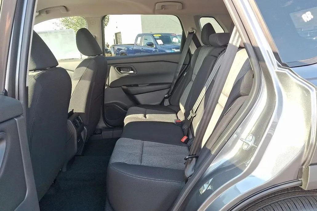 2026 Nissan Rogue SV photo 1