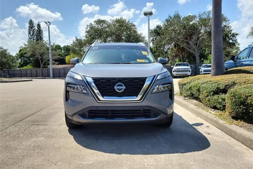 2023 Nissan Rogue SL photo 1