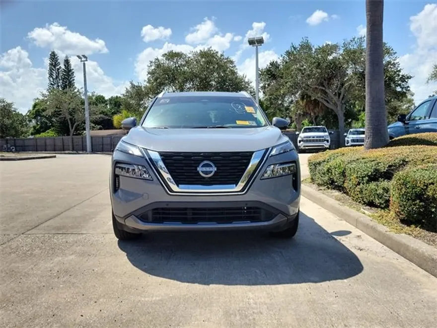 2023 Nissan Rogue SL photo 1
