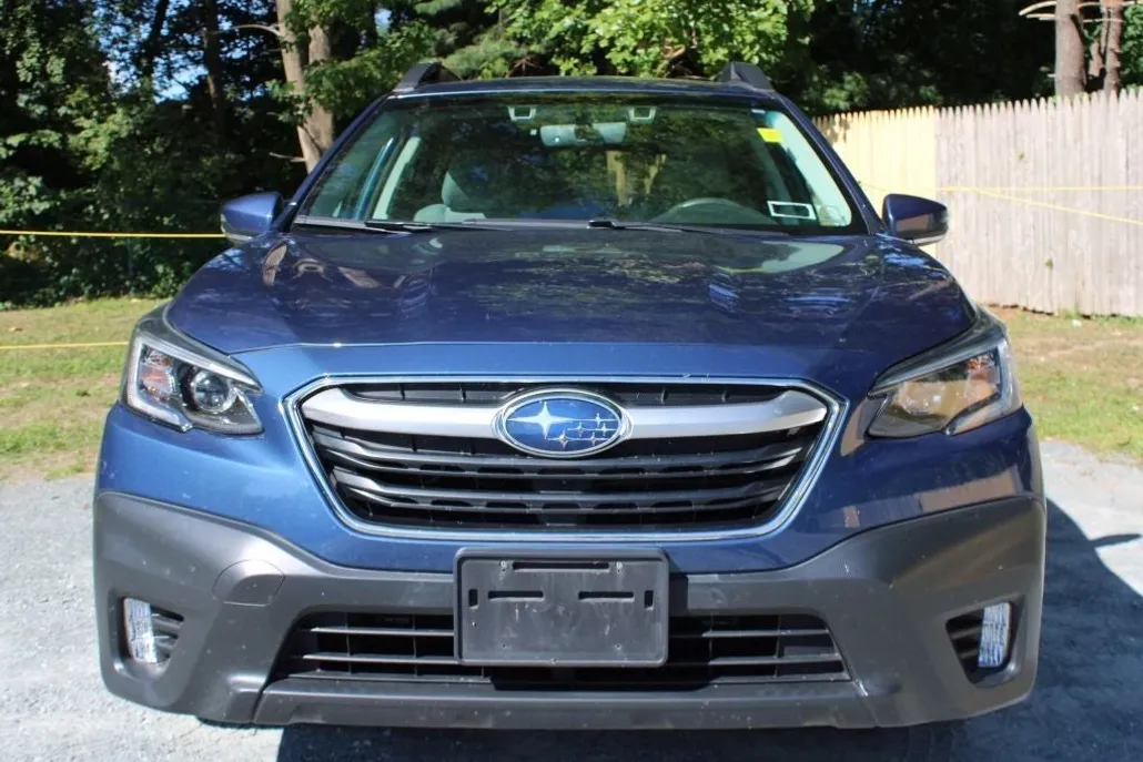 2022 Subaru Outback Premium photo 1