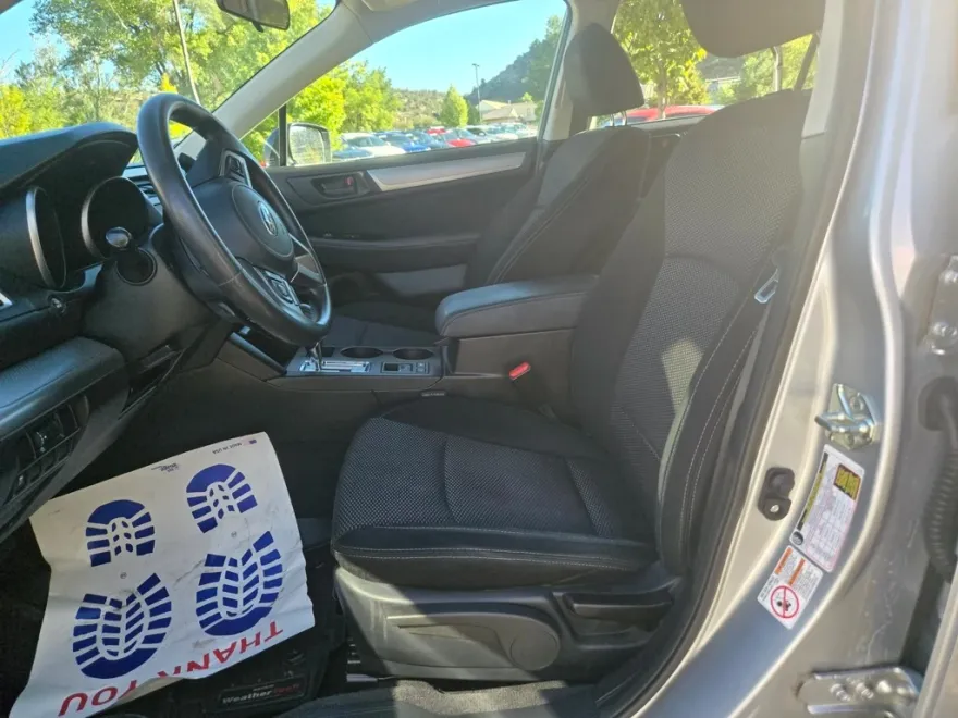 2017 Subaru Outback 2.5i photo 1