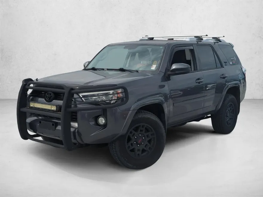 2018 Toyota 4Runner SR5 photo 1