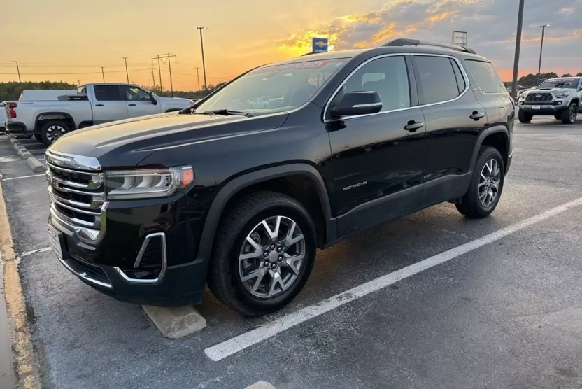 2023 Gmc Acadia SLT photo 1