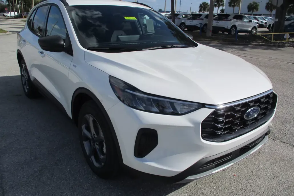 2025 Ford Escape ST-Line photo 1