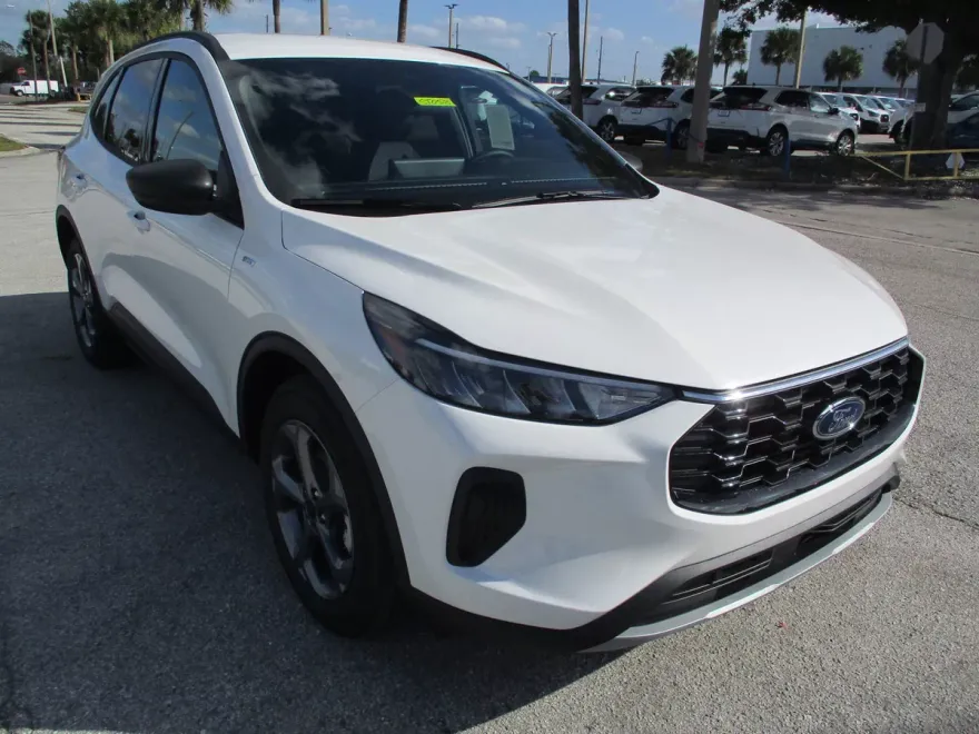 2025 Ford Escape ST-Line photo 1