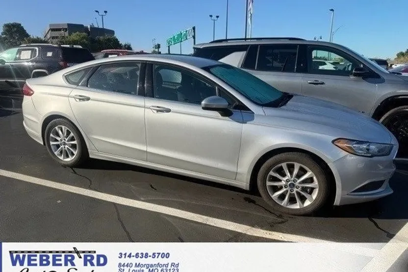 2017 Ford Fusion SE photo 1