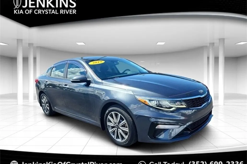 2019 Kia Optima LX photo 1