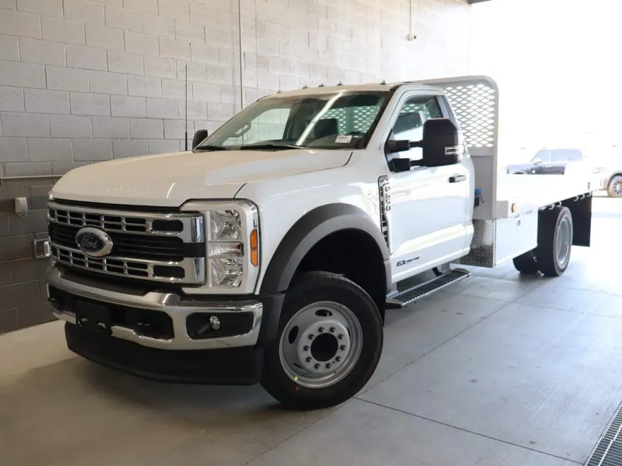 2025 Ford F-550 photo 1