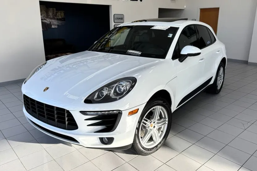 2015 Porsche Macan S photo 1