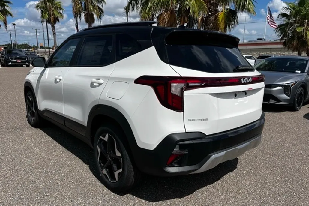 2025 Kia Seltos S photo 1