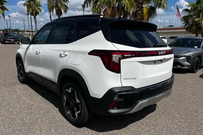 2025 Kia Seltos S photo 1