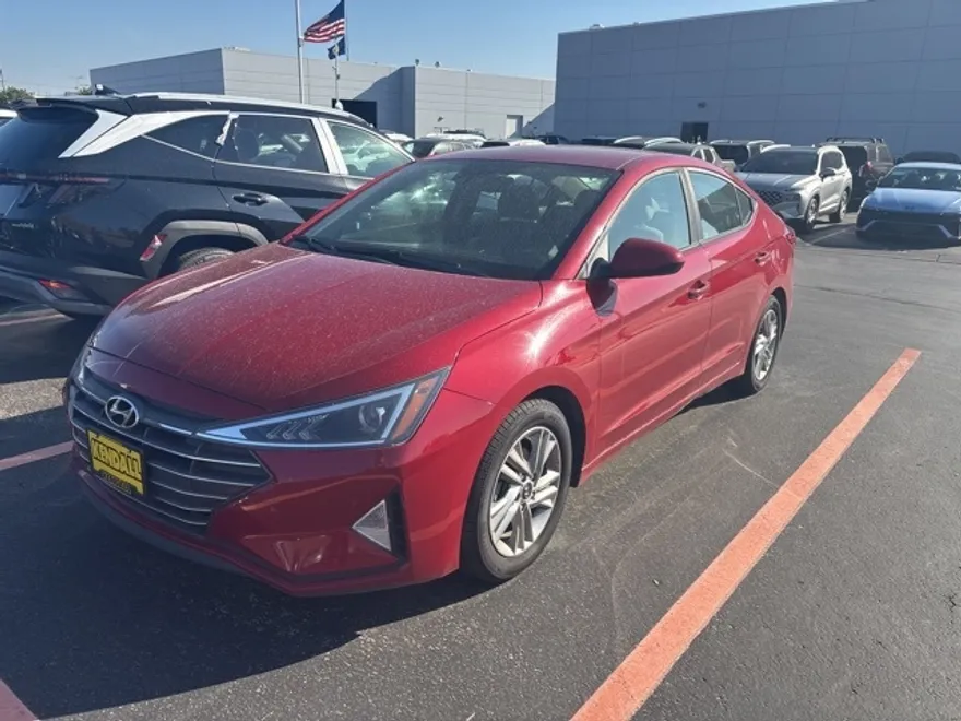 2020 Hyundai Elantra SEL photo 1