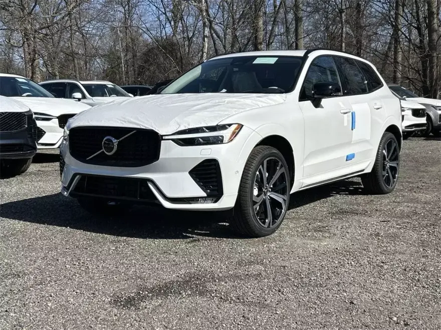 2025 Volvo XC60 B5 photo 1