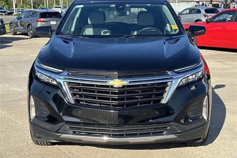 2024 Chevrolet Equinox LT photo 1
